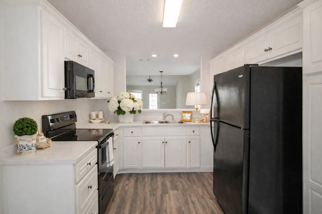 Building Photo - 417 Andover Dr