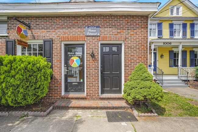 1004 Prince Edward St Unit 2