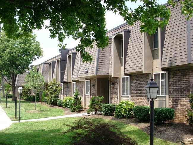 Kingston Pointe Apartments For Rent in Knoxville, TN