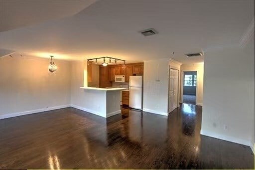 Building Photo - 4 Forge Pond Unit F