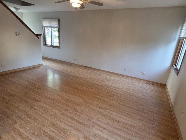 Photo - 1485 Exeter Ln