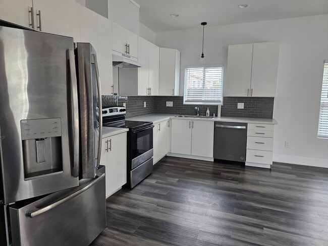 Photo - Sunny and Bright Newly Constructed 3-bedro...