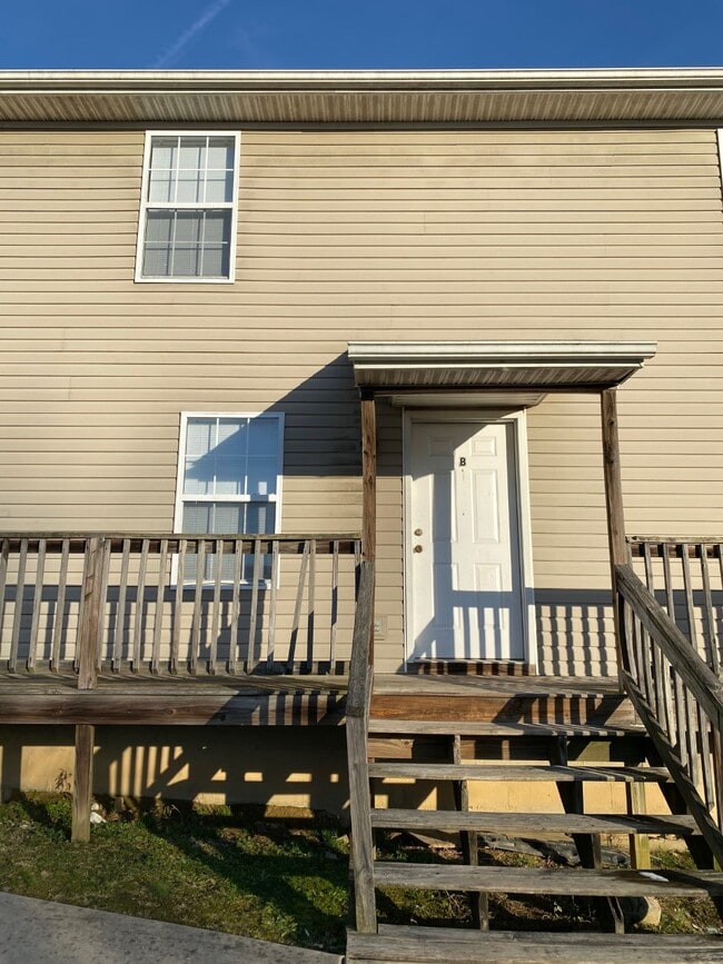 Building Photo - 395 Thomas Rd Unit A Rental