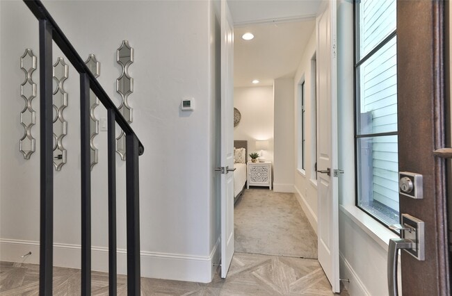 Photo - 4527 Graustark St