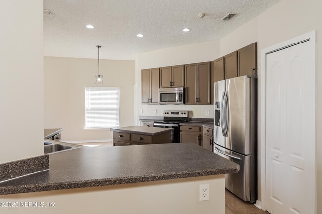 Photo - 1093 Maple Ln