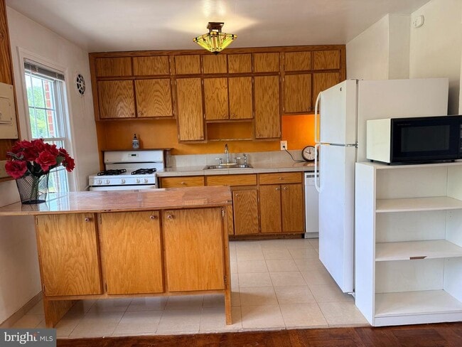 Building Photo - 6514 Potomac Ave Unit C1
