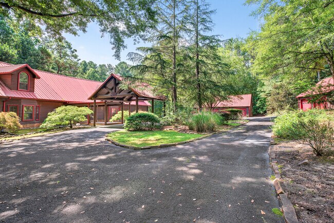 Photo - 1785 Whitley Rd