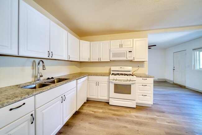 Photo - 1002 E Rio Grande St