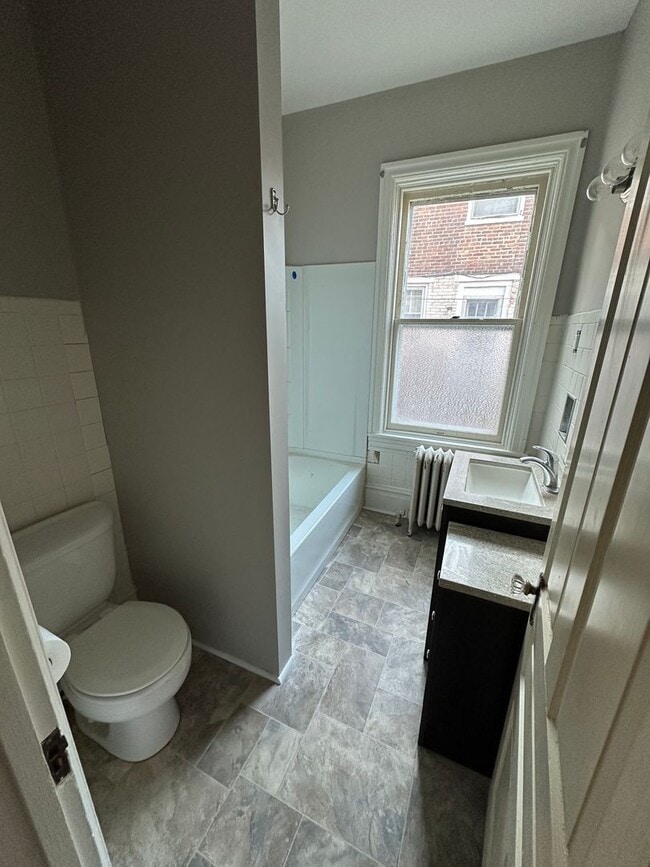 Photo - 114 S West St Unit Apt 1