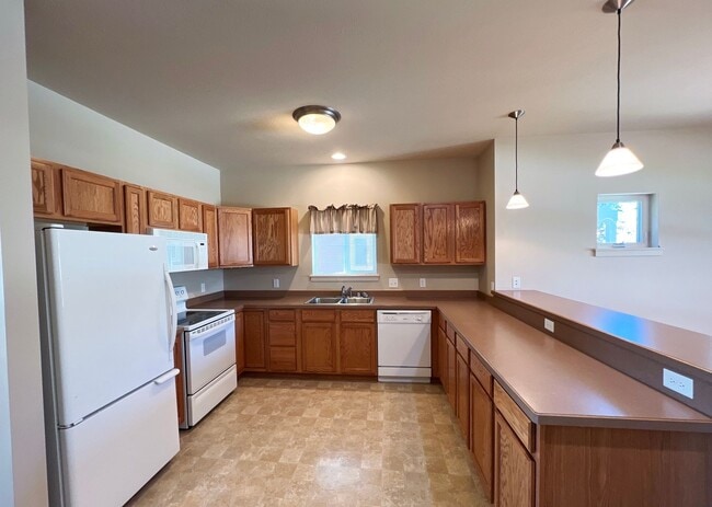 Photo - Mid-Term Unfurnished, 3 Bed 2.5 Bath Condo Unit 6