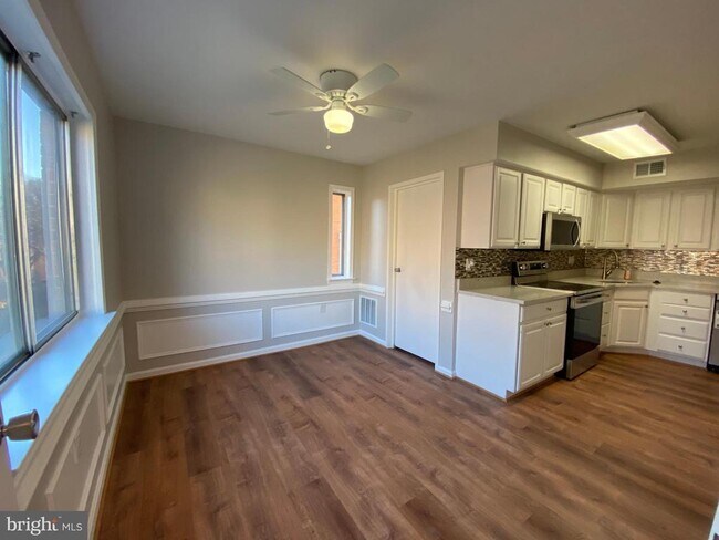 Building Photo - 4597 Logsdon Dr