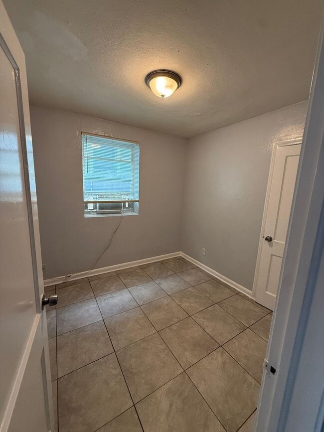 Photo - 1046/1048 W 8th St.- Duplex Unit 1046