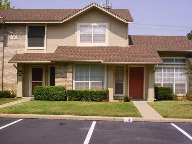 Building Photo - 1015 E Yager Ln