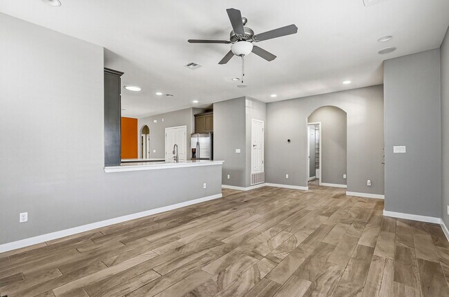Photo - 2025 William Caples St