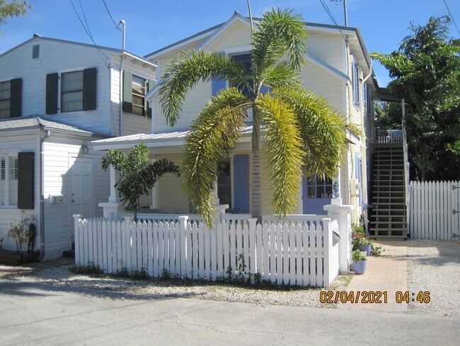 Building Photo - 1320 Angela St Unit Lower