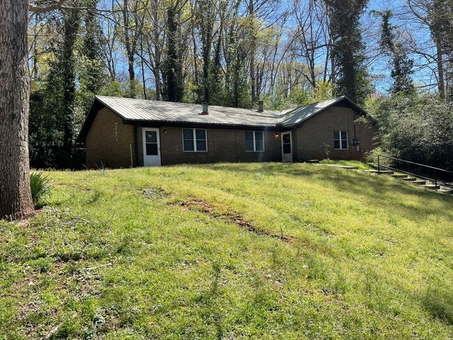 Building Photo - 2 bedroom/1 bath Westside Duplex!