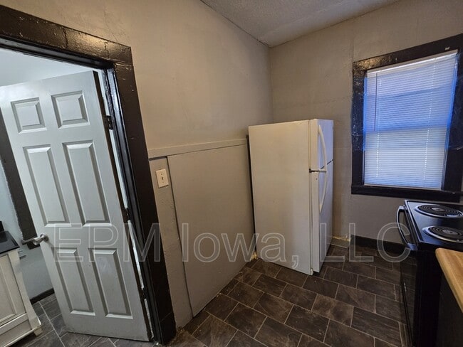 Photo - 208 Clay St