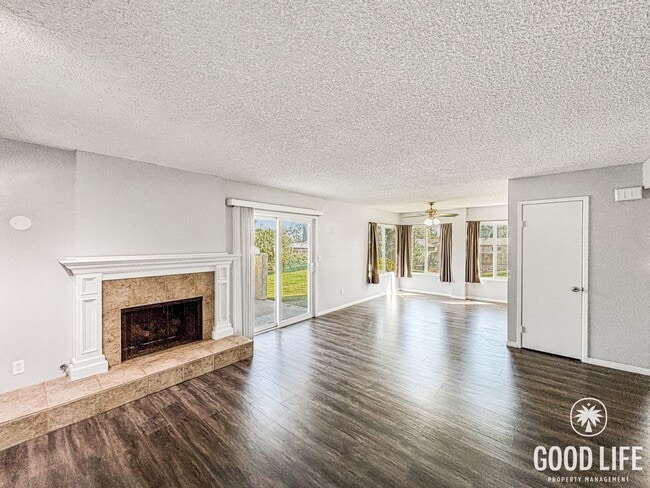 Building Photo - Stunning 3BD/2.5BA Townhouse in El Cajon W/ Central A/C, W/D, 2 Balconies, & Community Pool/Spa!