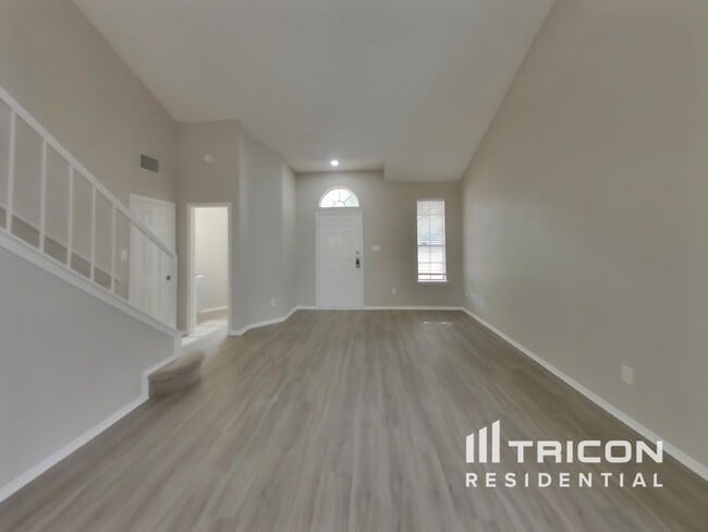 Photo - 1806 Aster Pass