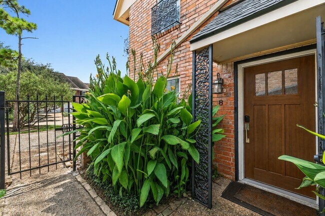 5534 Beverly Hill St Unit 8