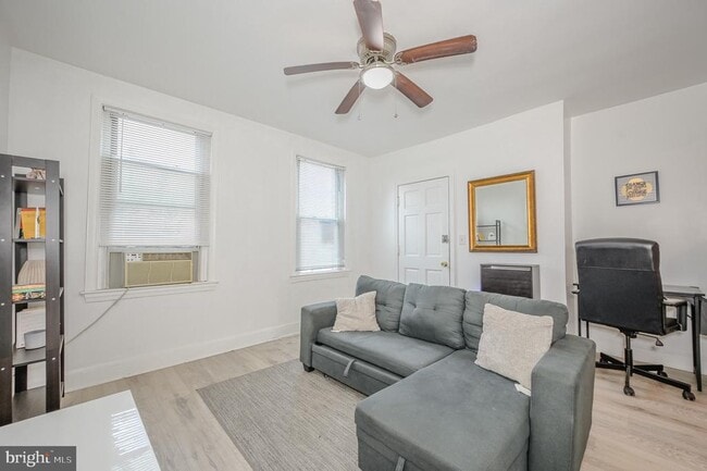 Building Photo - 221 35th St NE