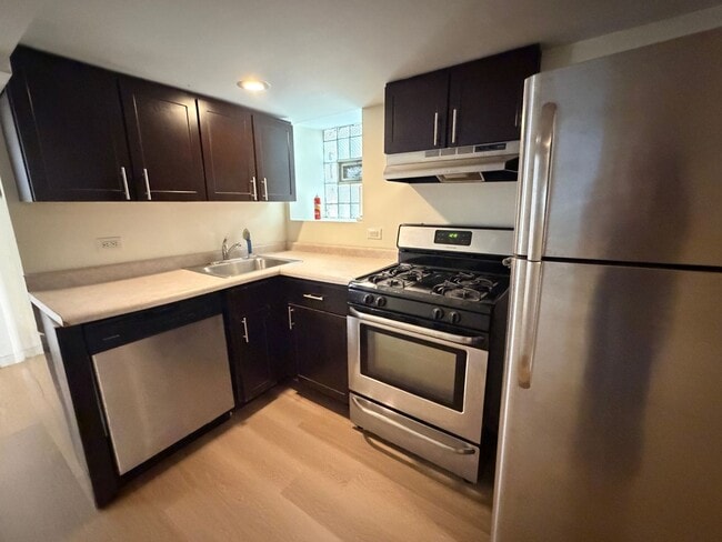 Photo - 3620 N Hermitage Ave Unit 3620-GDN