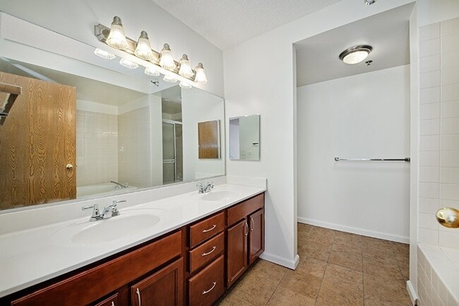 Photo - 1715 Chicago Ave