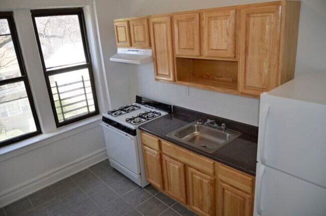 Building Photo - 266 4th Ave