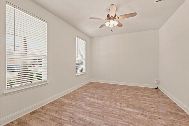 Photo - Spacious 6 Bedroom with Media Room!