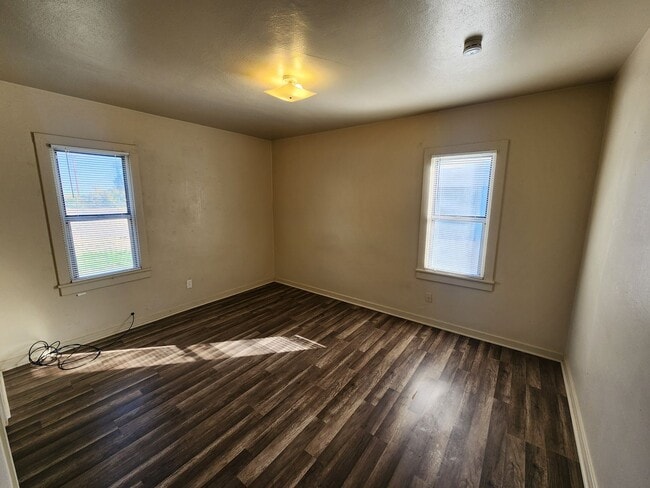 Photo - 2 bedroom with lots of space.