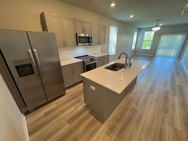 Photo - 767 Mickelson Way