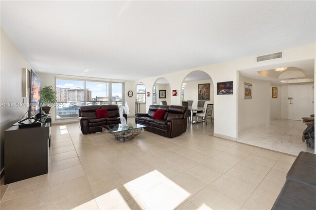 Photo - 1920 S Ocean Dr Unidad 7A Rental