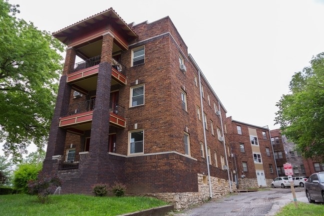CHARLOTTE MANOR