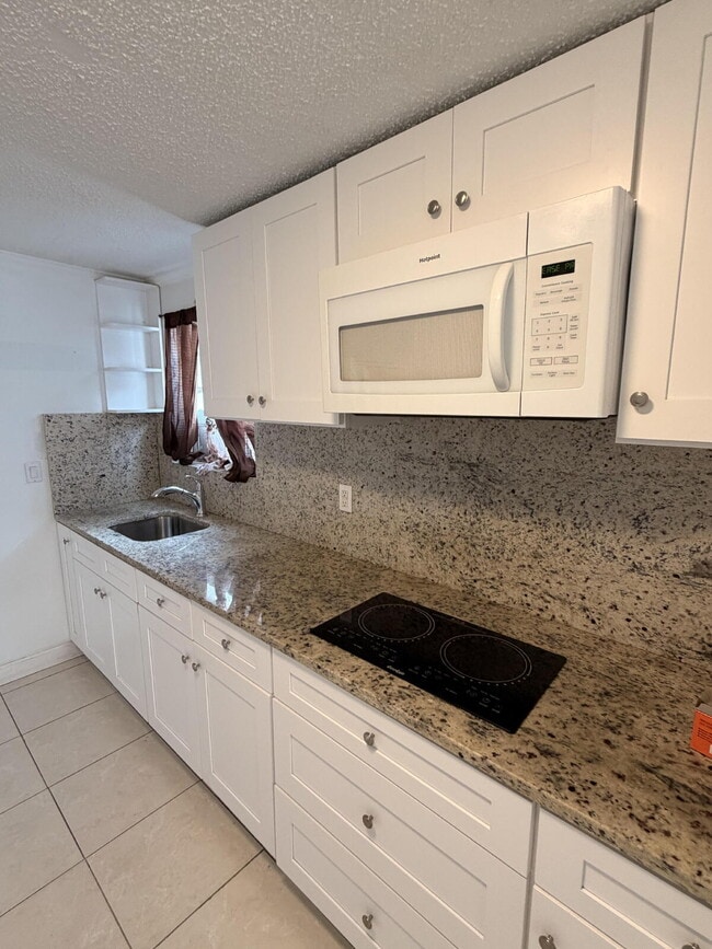 Photo - "Charming 1-Bedroom Retreat in Tampa - Cozy 650 Sq. Ft. Home Awaits!"