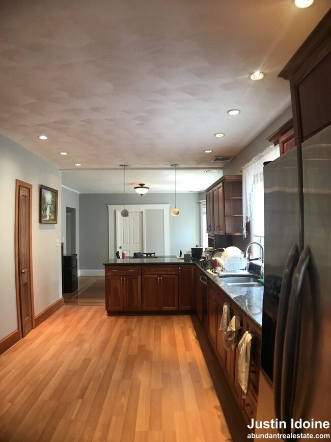 Photo - 60 Trowbridge St Condo Unit 1