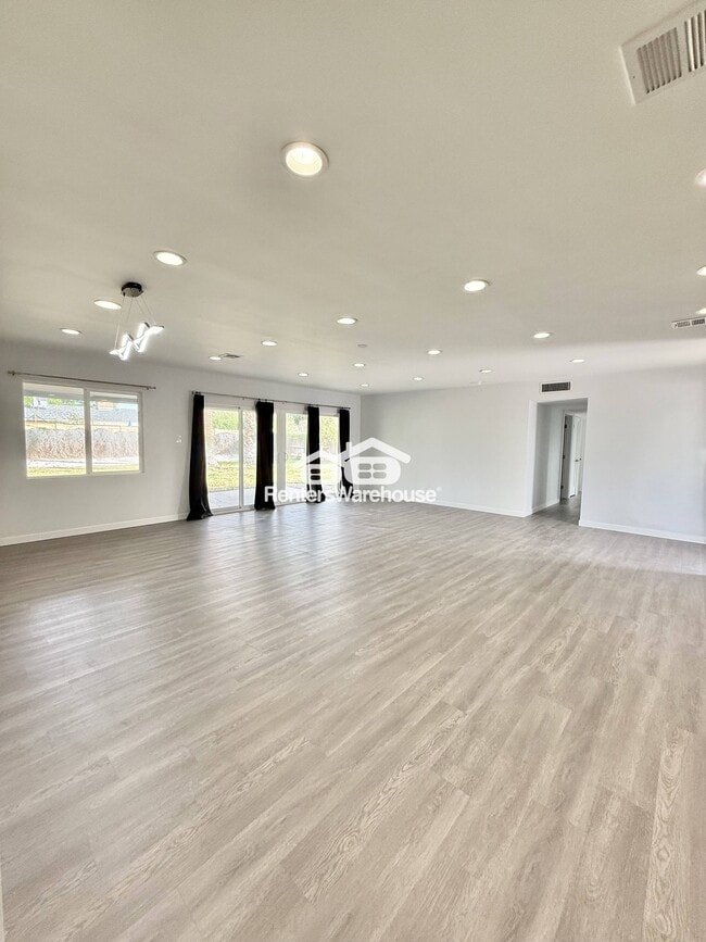 Photo - 1930 E Missouri Ave