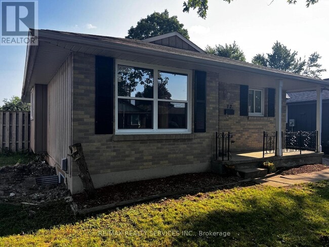 Photo - 17 Renny Crescent