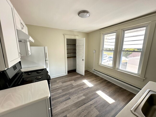 Kitchen - 415 9th St Unit 415-1