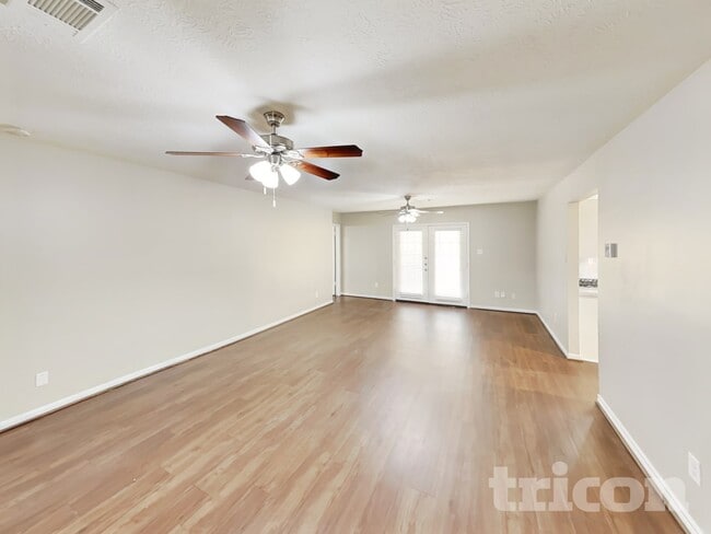 Photo - 28707 Binefield St