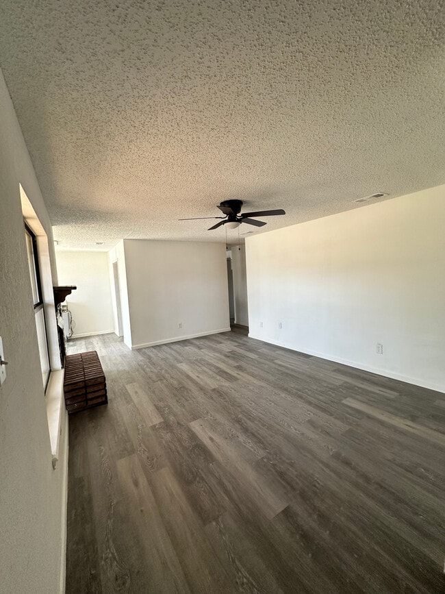 Photo - 302 E 18th St