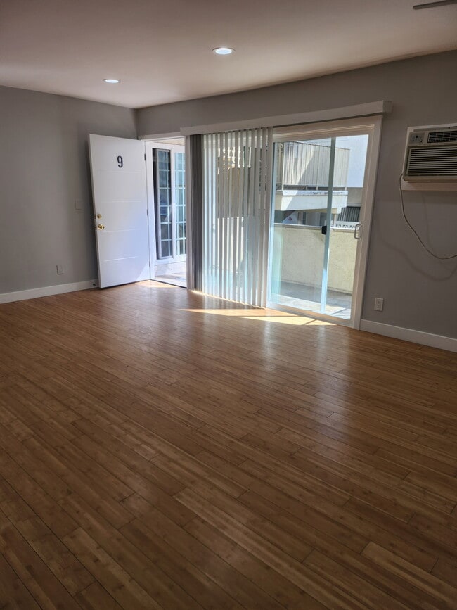 Unit 9 - 10949 Fruitland Dr