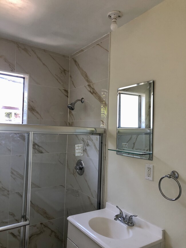 Photo - 2637 Kenwood Ave Unit 2