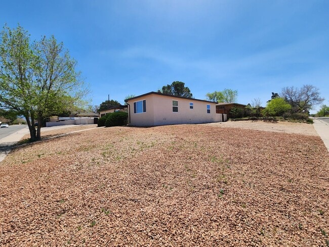 4600 Mountain Rd NE