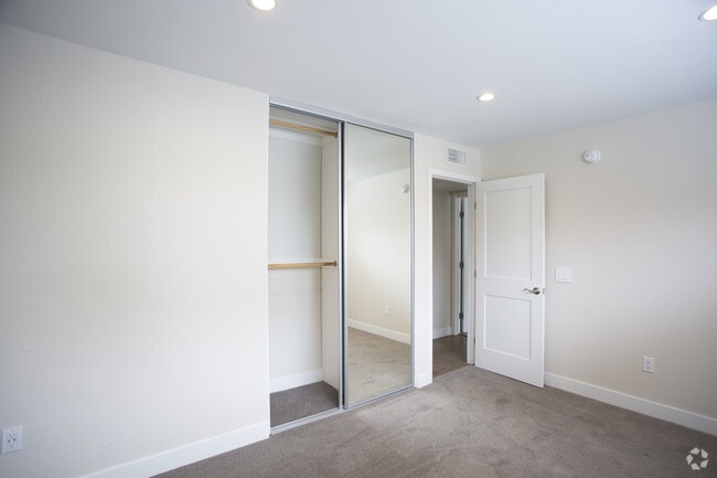 3BR, 2BA-1005 SF