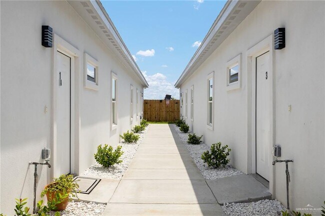 Photo - 17 Notre Dame Ave Unit 3