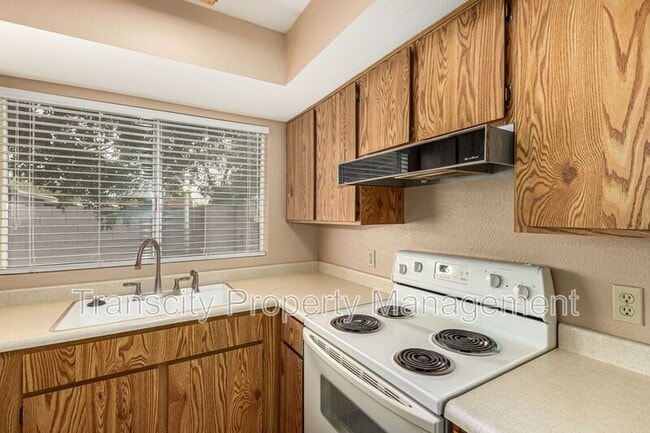 Photo - 743 W Fordham Dr