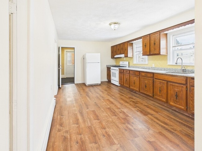 Building Photo - 47 Tremont St Unit 2