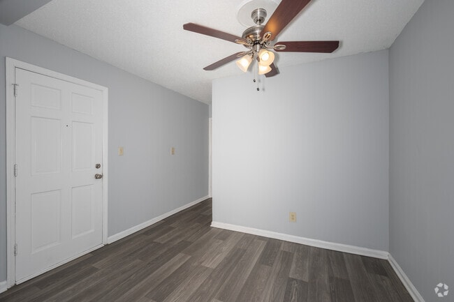 2BR, 2BA - 1,009SF - Dining Room