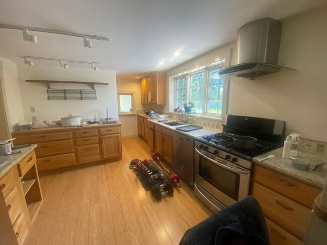 Building Photo - 2 Quechee Rd Unit 1