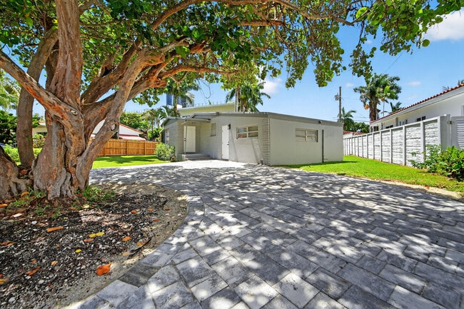 Photo - 326 191st St